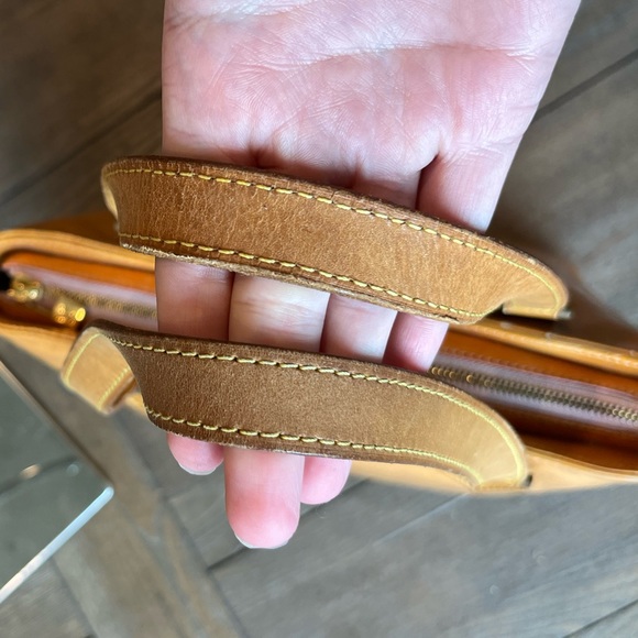 Authentic Louis Vuitton Vernis Tote - Picture 5 of 14